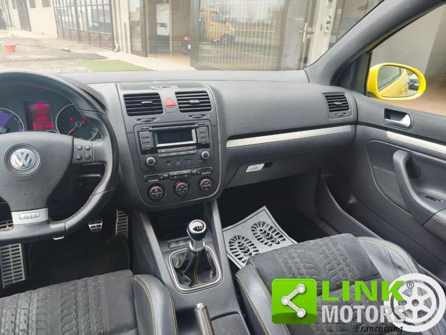 VOLKSWAGEN Golf GTI PIRELLI