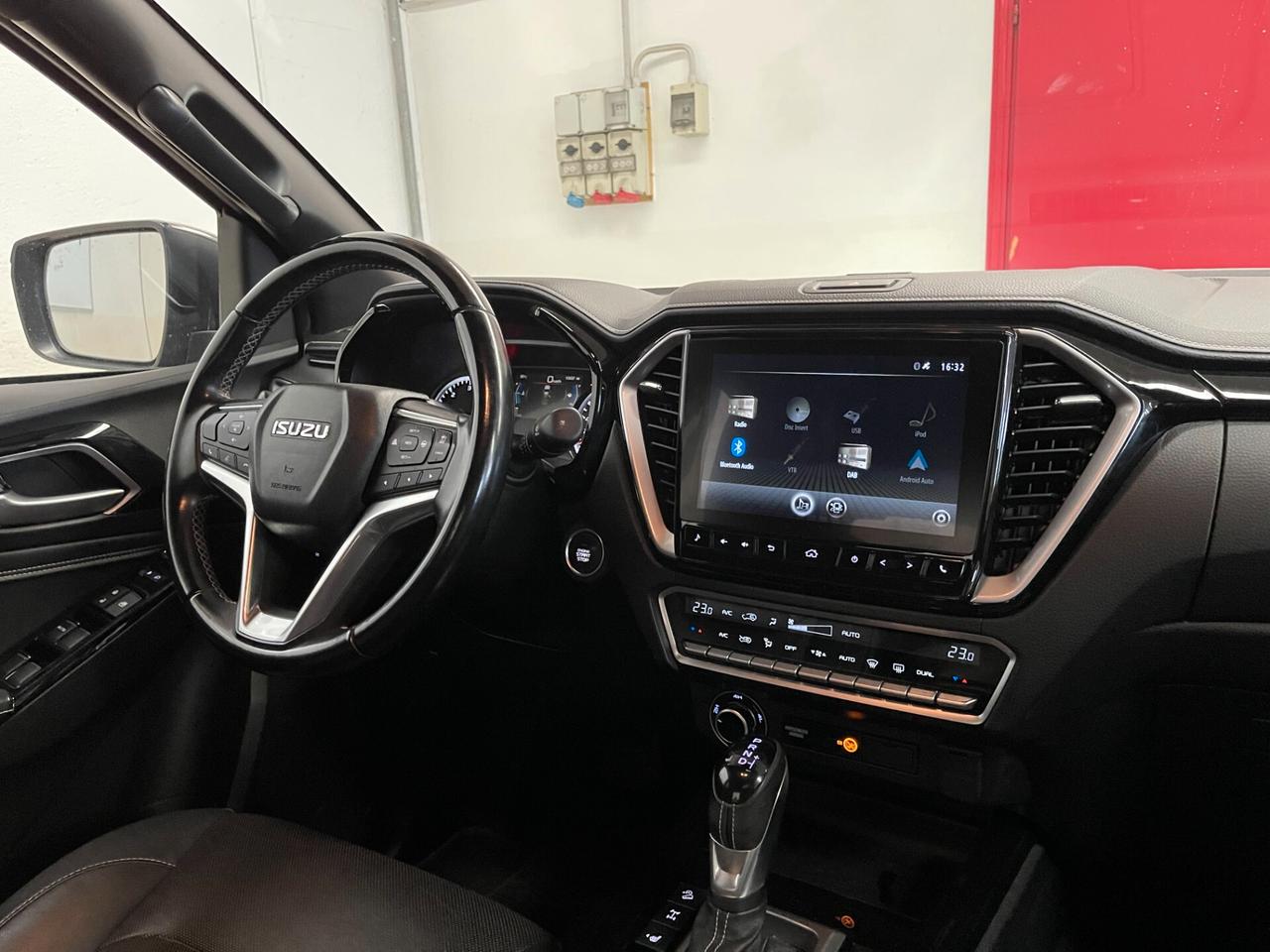 Isuzu D-Max N60 N60FF 1.9D 163cv crew 4x4 auto-Ok Neopatentati-LEGGI SOTTO