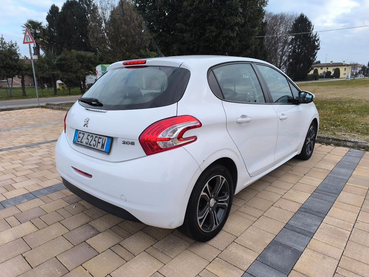 Peugeot 208 1.4 VTi 95 CV 5p. GPL Allure neopatentati