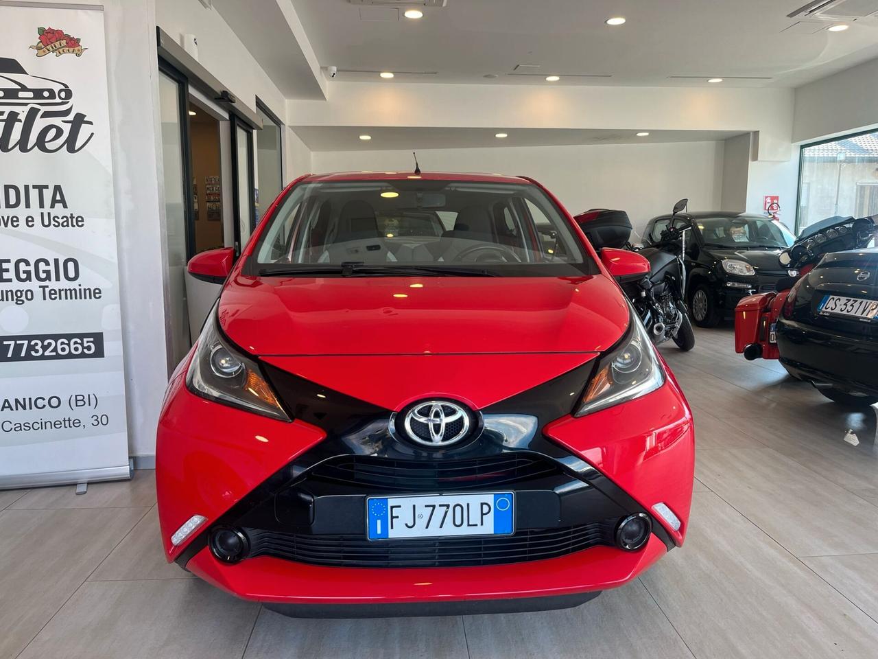 Toyota Aygo 1.0 VVT-i 69 CV 5 porte x-black TSS MMT