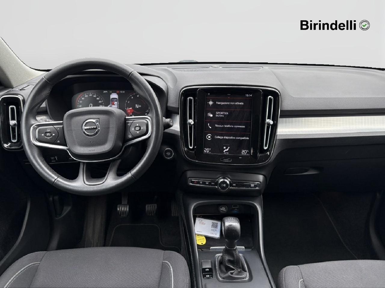 VOLVO XC40 (2017-->) - XC40 T2 Momentum Core