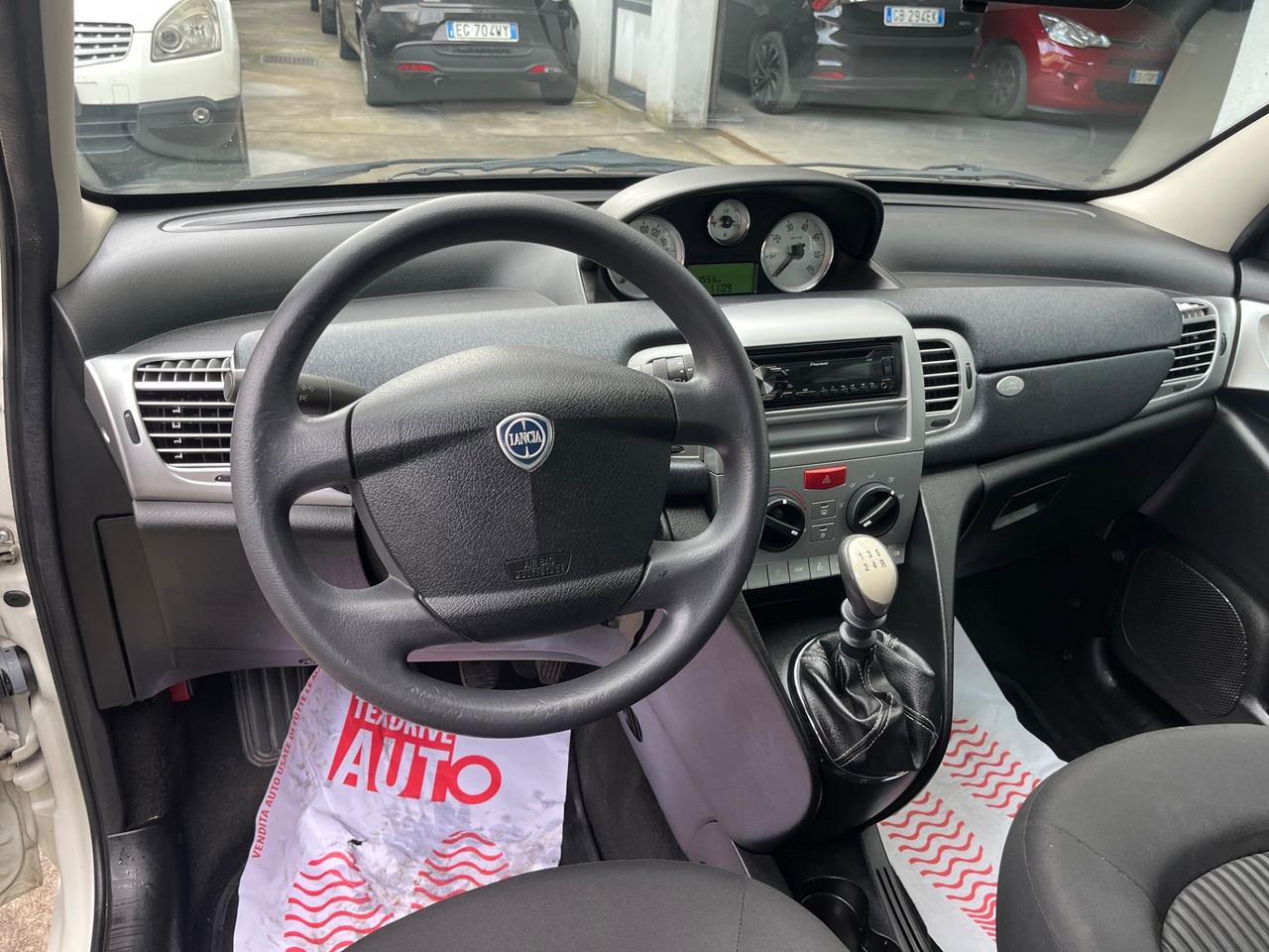 Lancia Ypsilon 1.4 16V Platino