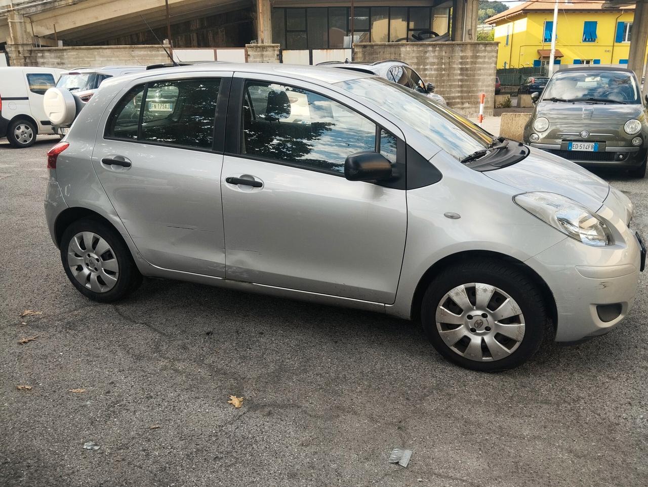 Toyota Yaris 1.0 5 porte Sol