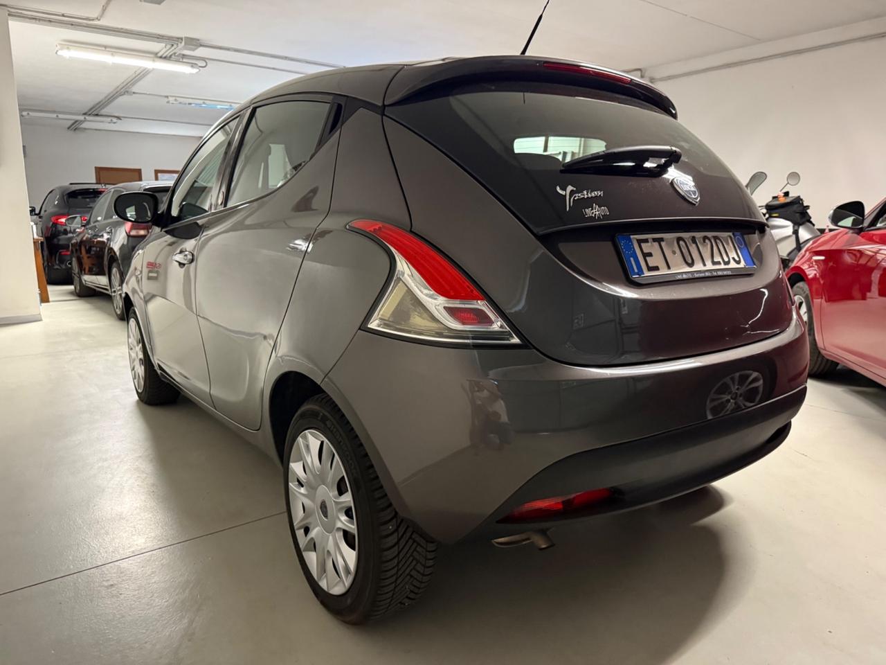 Lancia Ypsilon 1.2 69 CV 5 porte GPL Ecochic Silver