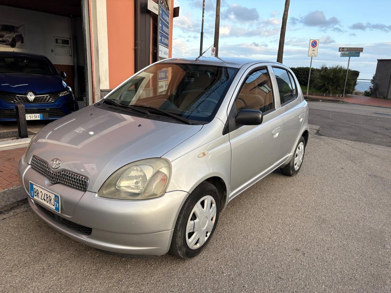 Toyota Yaris 1.0i 16V cat 5 porte Sol