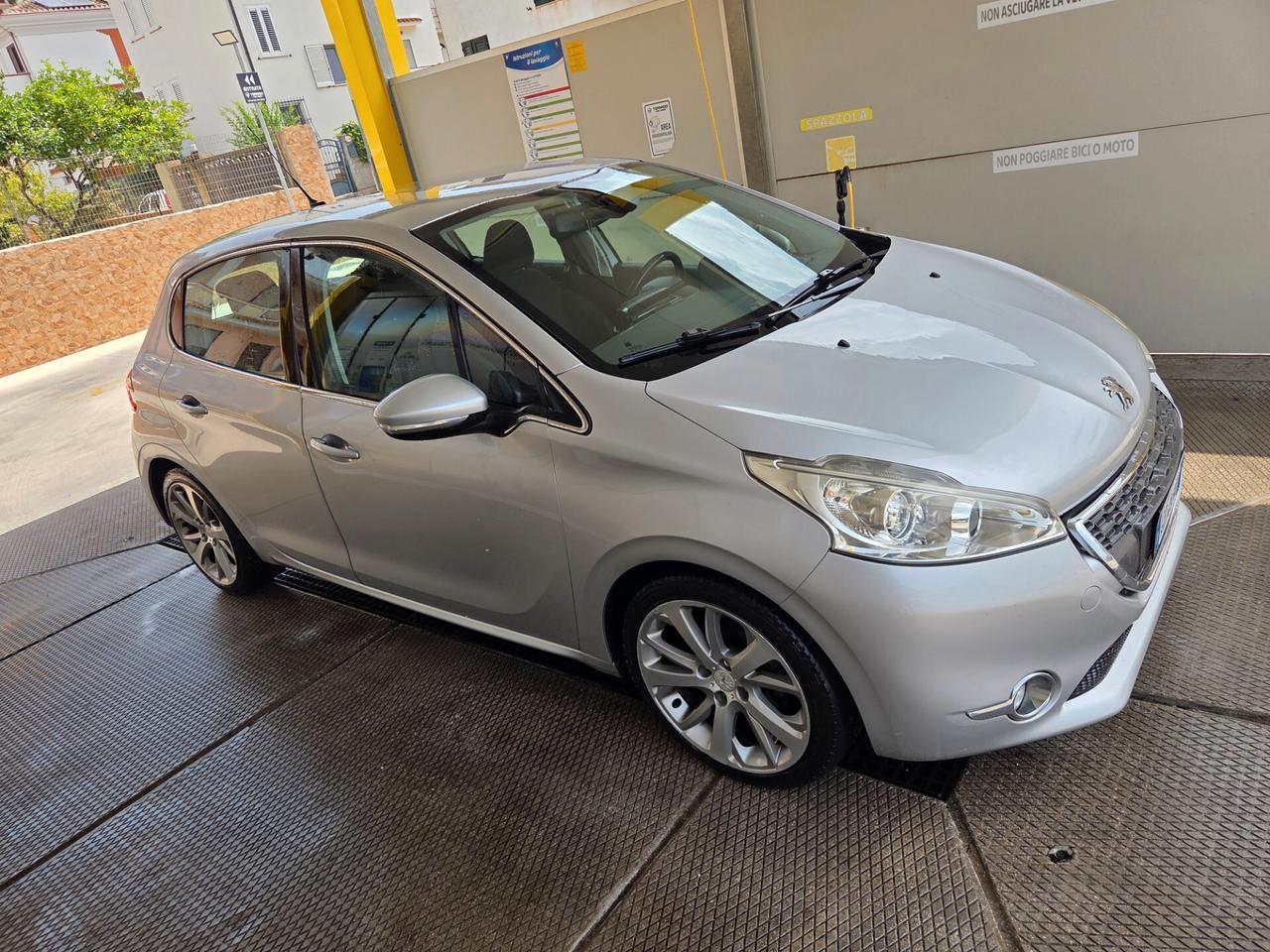 Peugeot 208 1.6 e-HDi 115 CV Stop&Start 5 porte Allure