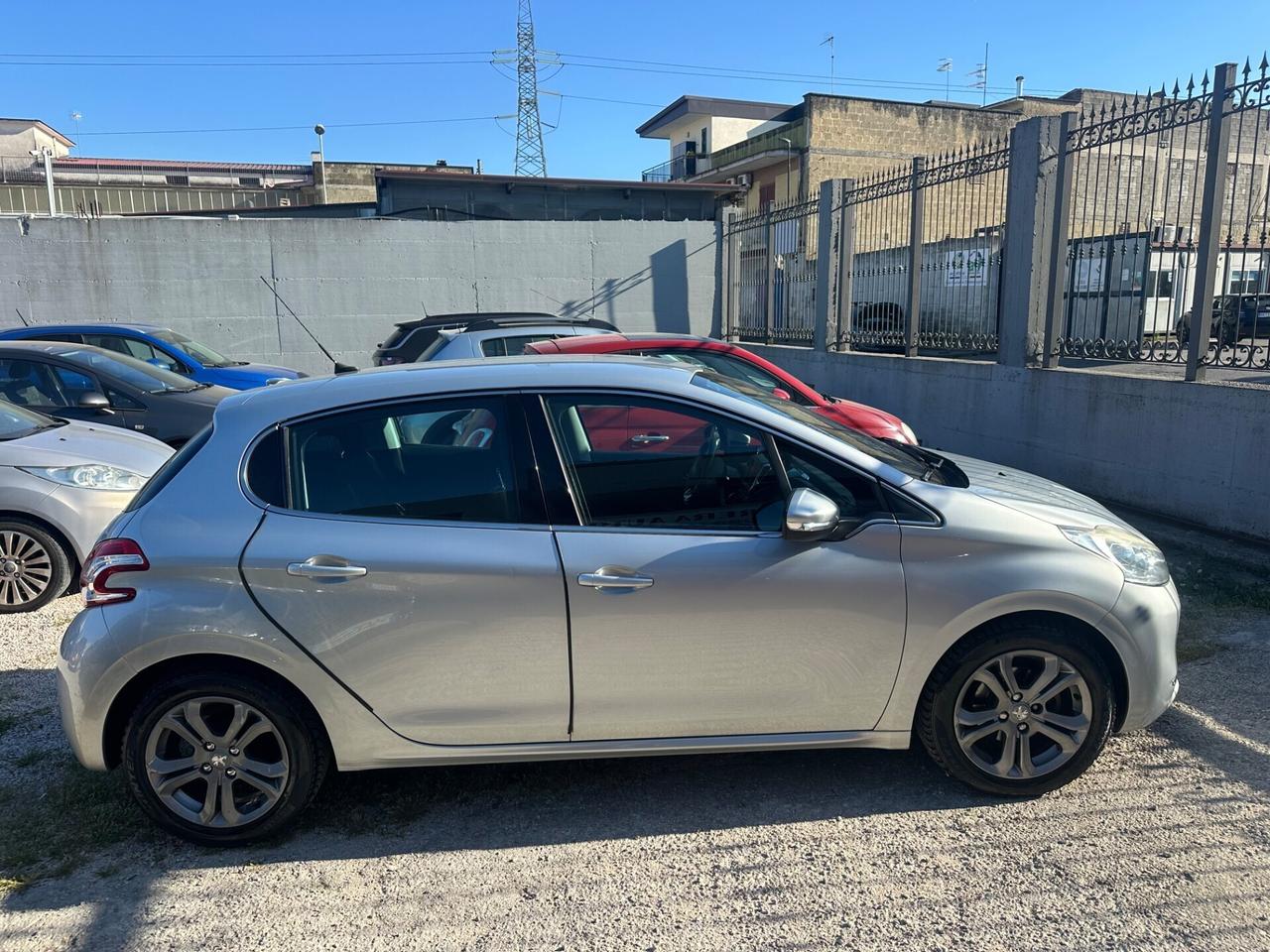 Peugeot 208 1.4 HDi 68 CV Allure 2014