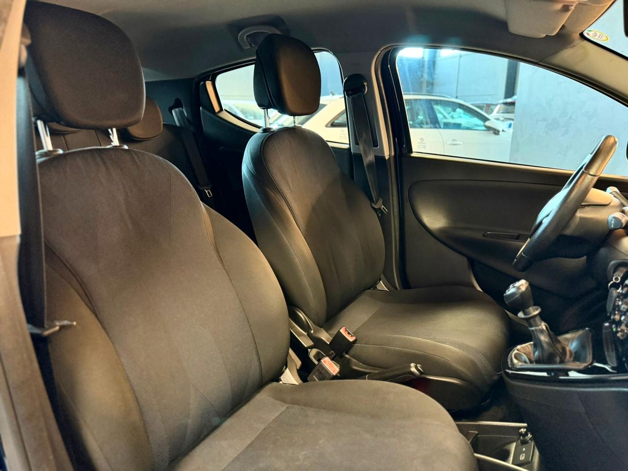 Lancia Ypsilon 1.2 69 CV 5 porte S&S Platinum