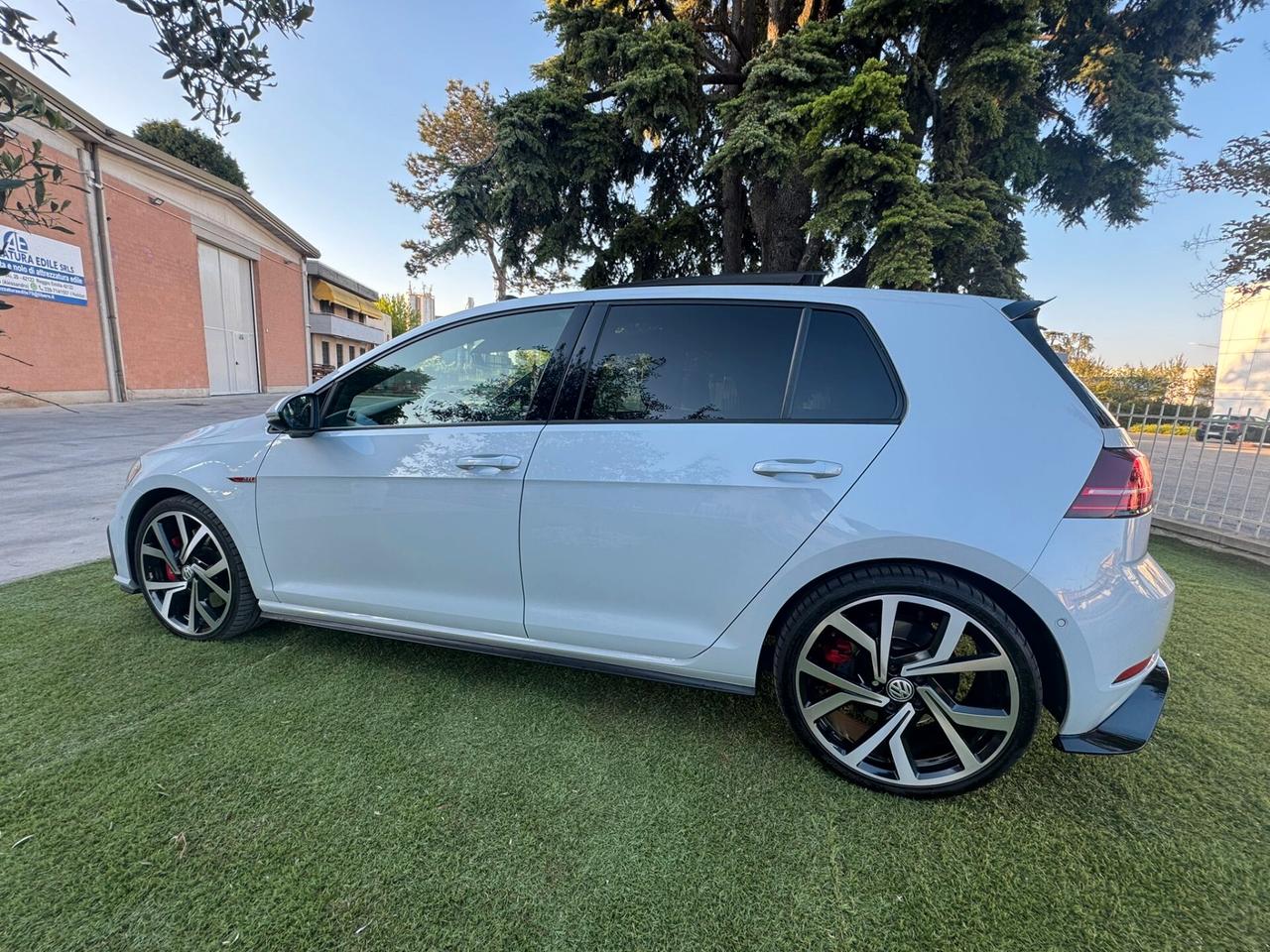 Volkswagen Golf GTI Golf 2.0 TSI GTI