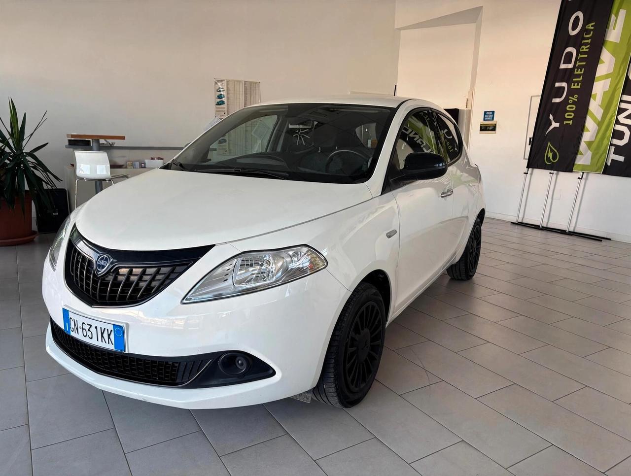 Lancia Ypsilon 1.0 FireFly 5 porte S&S Hybrid Silver