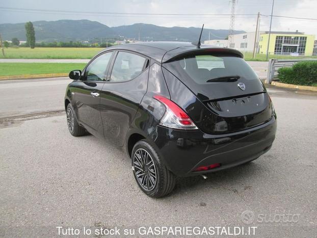 Lancia Ypsilon 1.0 FireFly 5 porte S&S Hybrid Oro