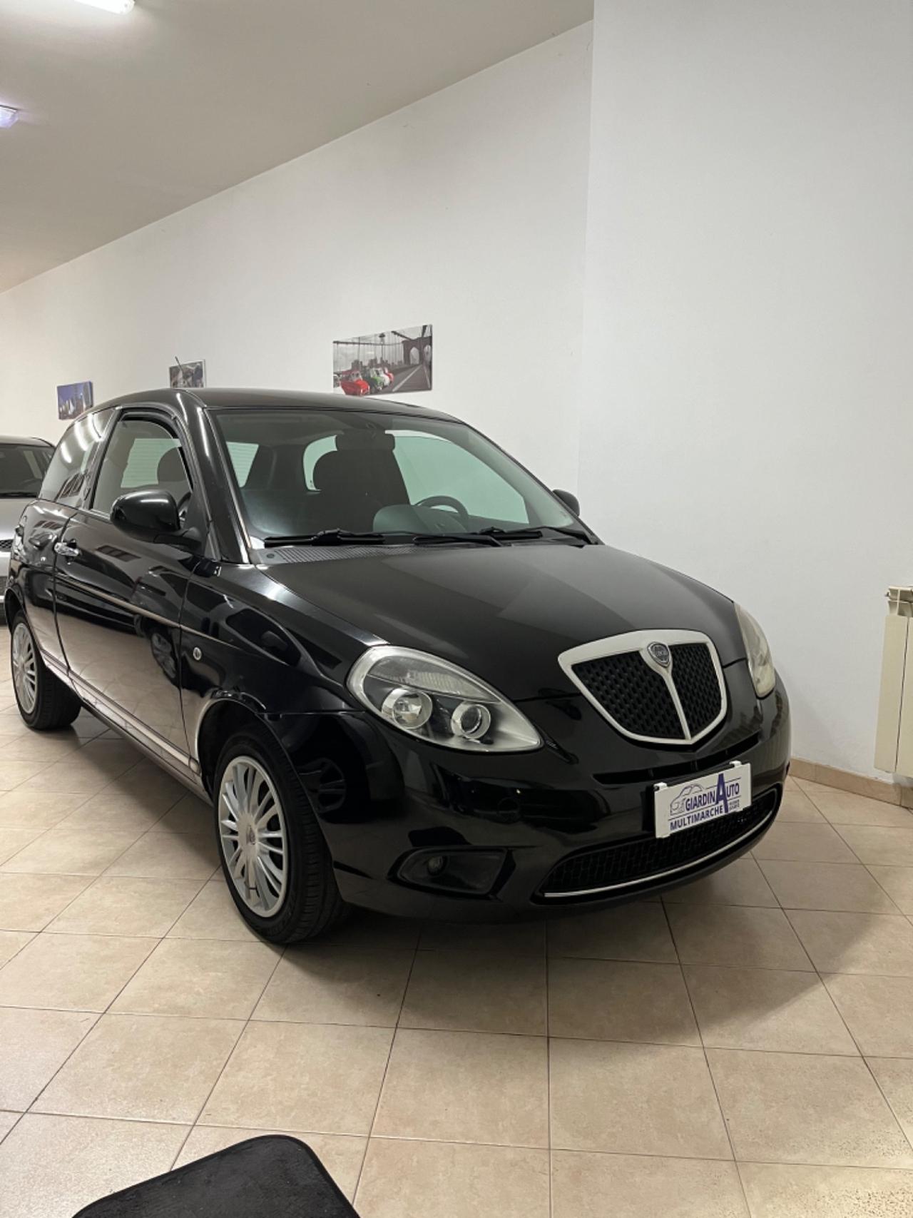 Lancia Ypsilon 1.3 MJT 75 CV Unyca