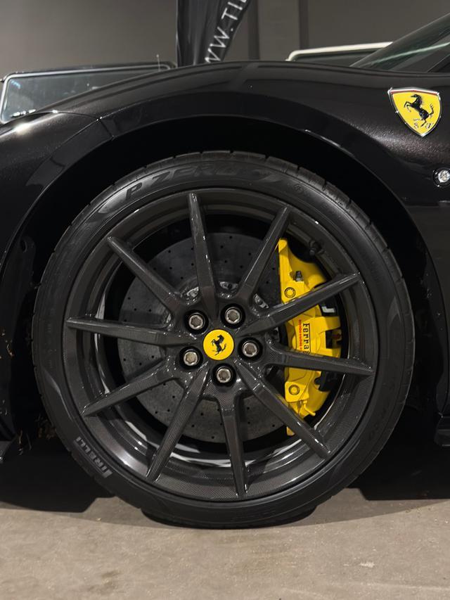 FERRARI F8 Tributo *CERCHIONI IN CARBONIO*