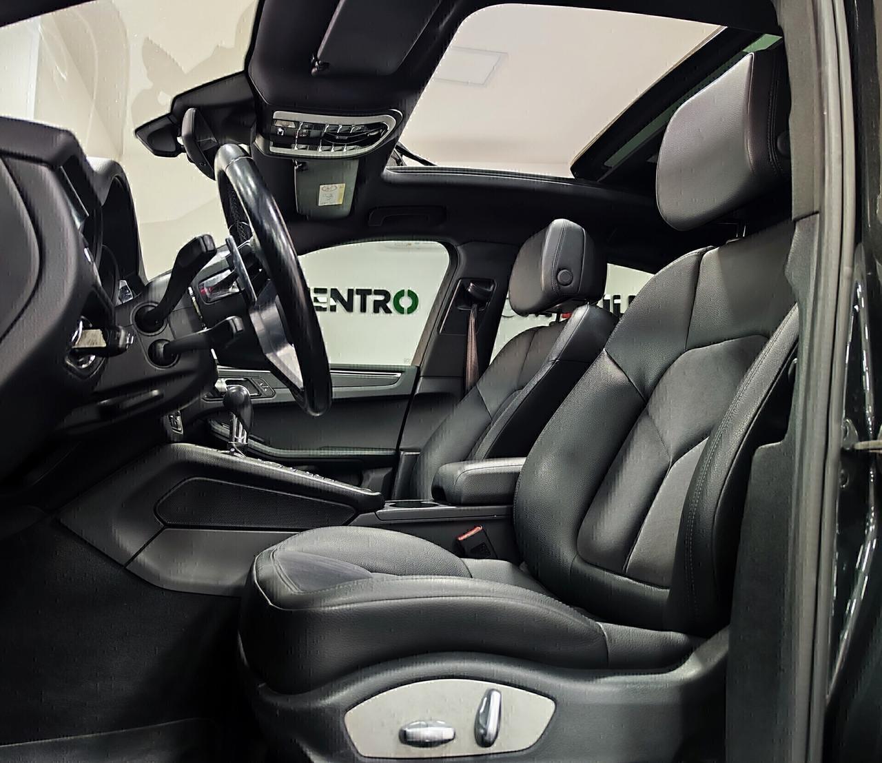 Porsche Macan 2.0 245cv Tetto Led