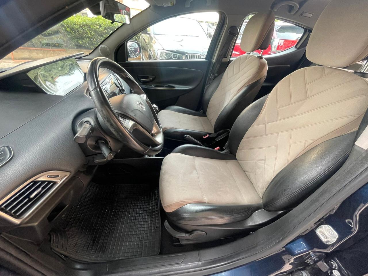 Lancia Ypsilon 1.2 69 CV 5 porte Platinum
