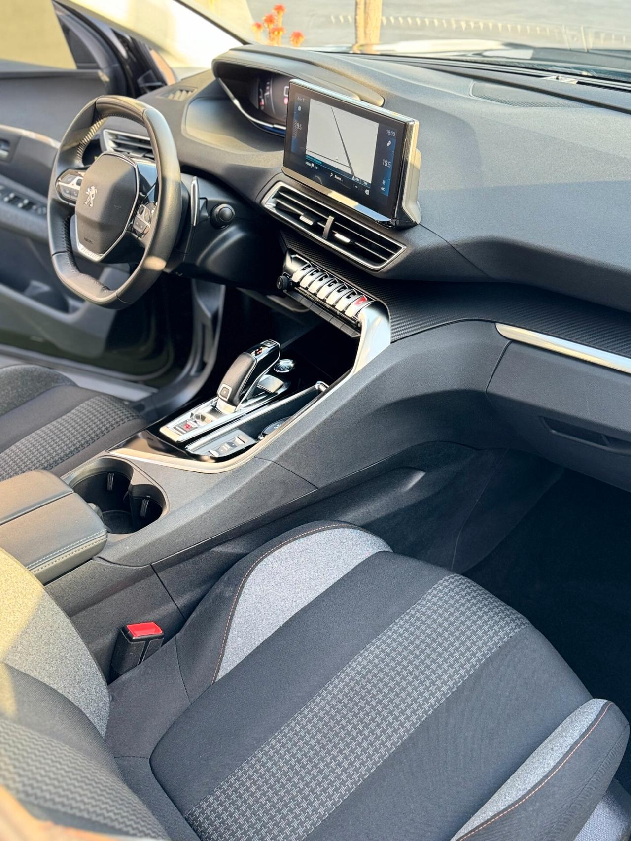 Peugeot 3008 BlueHDi 130 S&S EAT8 Business