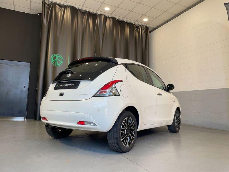 Lancia Ypsilon 1.0 FireFly 5 porte S&S Hybrid Platino