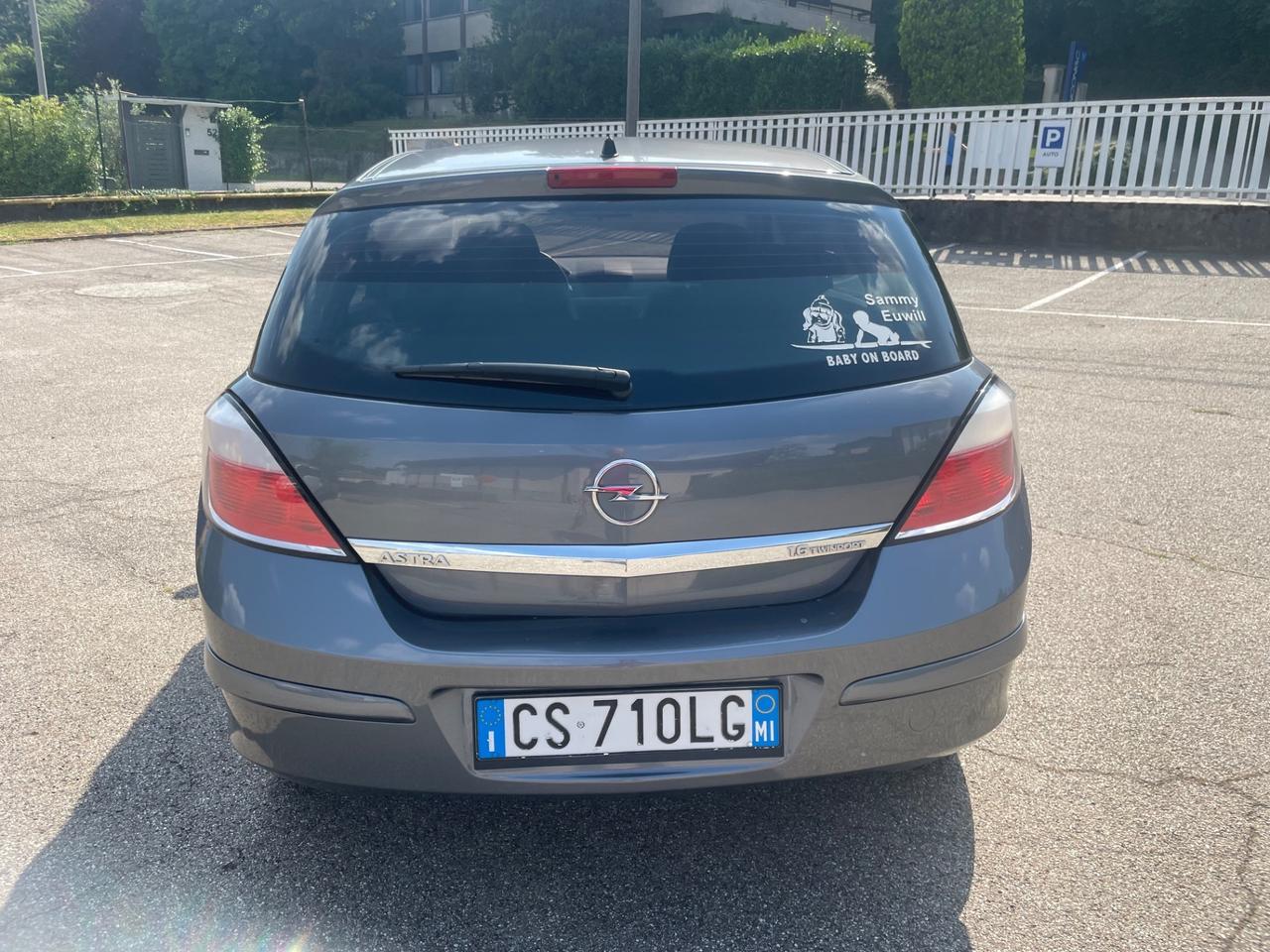 Opel Astra 1.6 16V Twinport 5 porte Cosmo