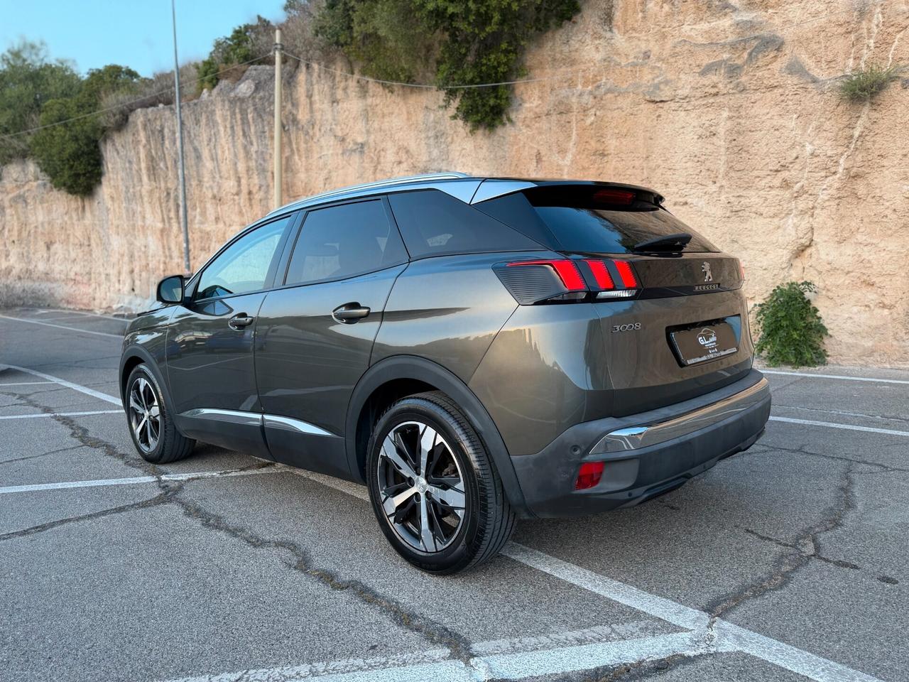 Peugeot 3008 ALLURE/1.6 120CV/PELLE/18"/CAR PLAY