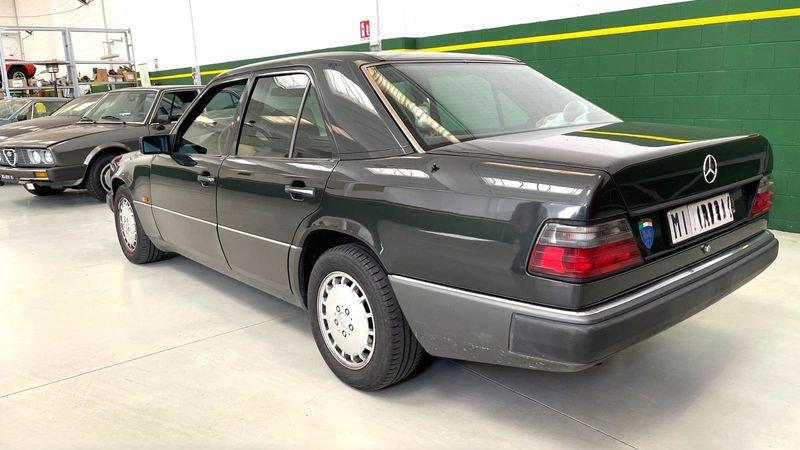 Mercedes-Benz Serie 200-320 200 E