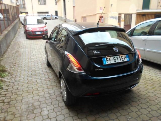 Lancia Ypsilon 1.2 69 CV 5 porte Silver