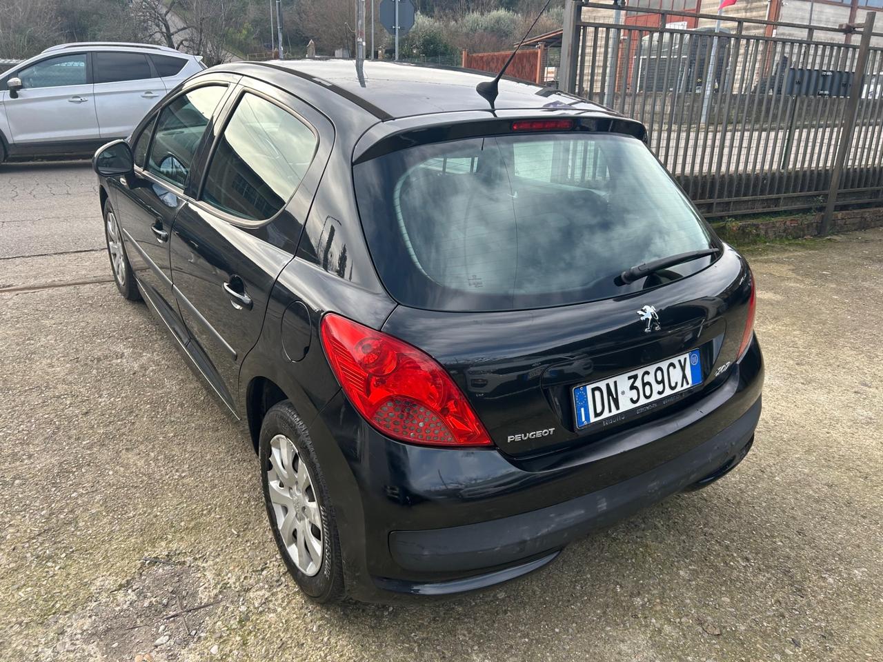 Peugeot 207 1.4 HDi 70CV 5p. ONE Line