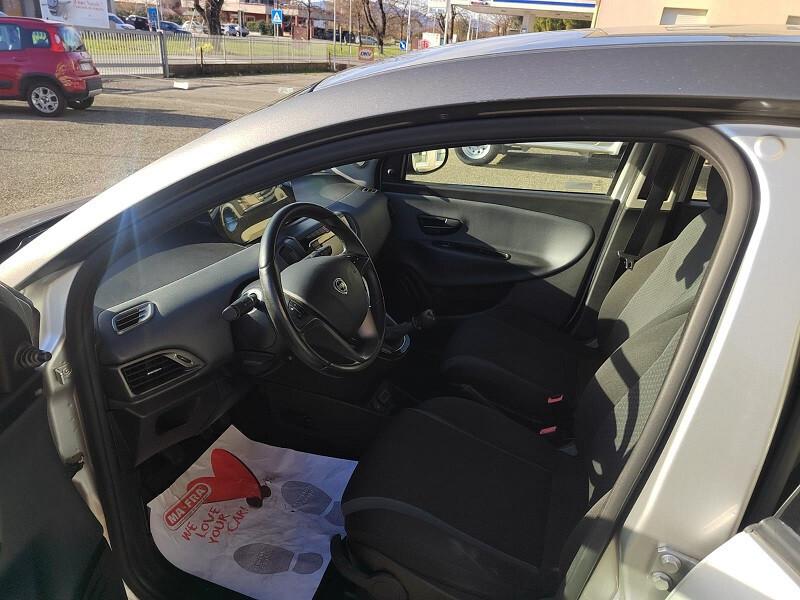 Lancia Ypsilon 1.2 69 CV 5 porte Silver