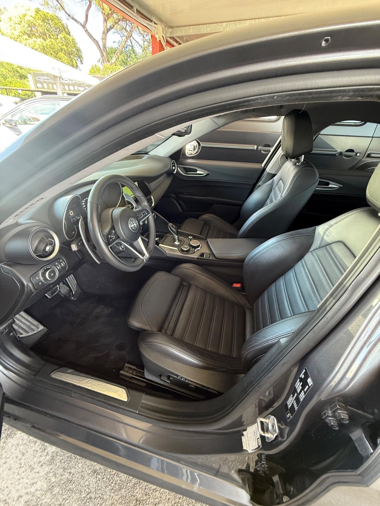 Giulia 2.2 Turbodiesel 210 CV AT8 AWD Q4 Veloce-unipro
