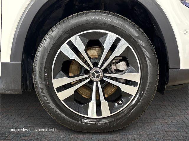 MERCEDES-BENZ GLB 180 d Automatic Sport Plus