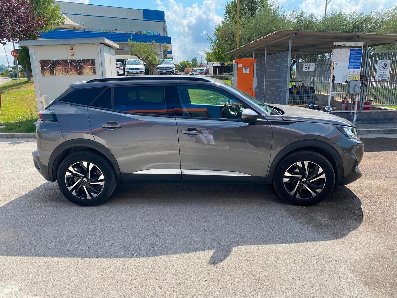 Peugeot 2008 PureTech 100 S&S Allure Navi Pack