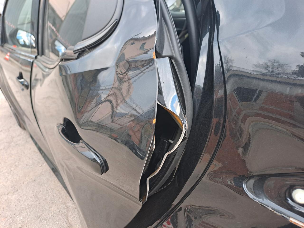 TOYOTA YARIS 1.5 HYBRID *SINISTRATA* GARANZIA 2027