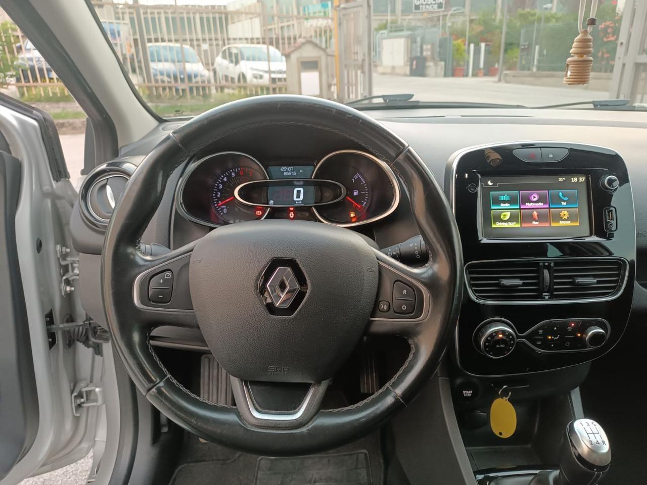 RENAULT Clio TCe 12V 90 CV 5 porte Moschino Intens