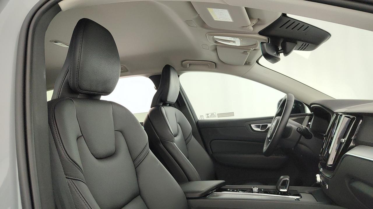 VOLVO XC60 2.0 b4 Plus Dark auto
