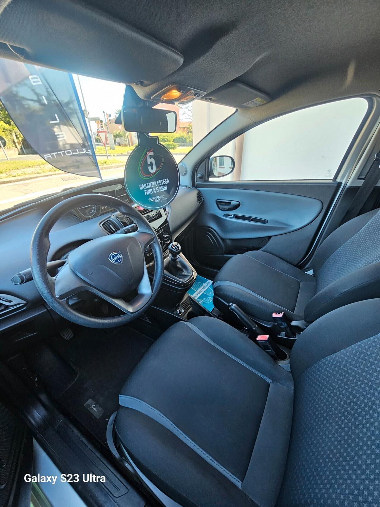 Lancia Ypsilon 1.2 69 CV 5 porte Silver