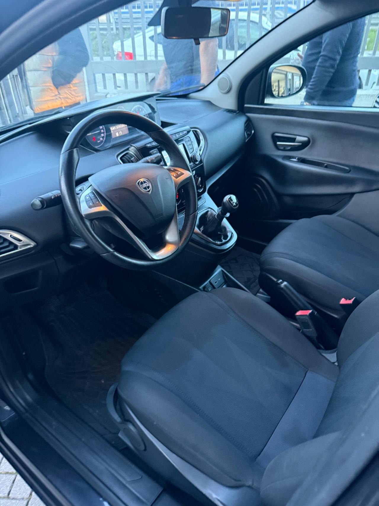 Lancia Ypsilon 1.2 69 CV 5 porte S&S Platinum