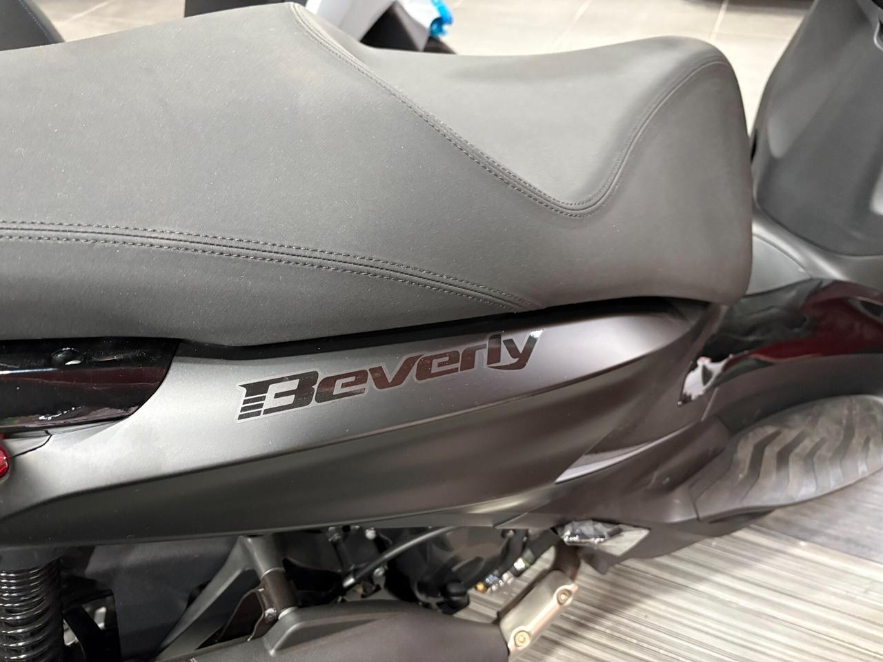 Piaggio Beverly 400 HPE Deep Black My2024 Euro5