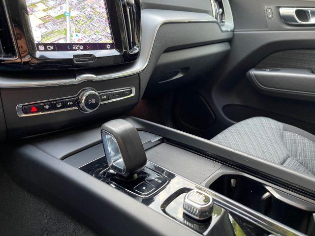 VOLVO XC60 2.0 B4 AWD AUTOMATICA CERCHI DA 19" FARI FULL LED