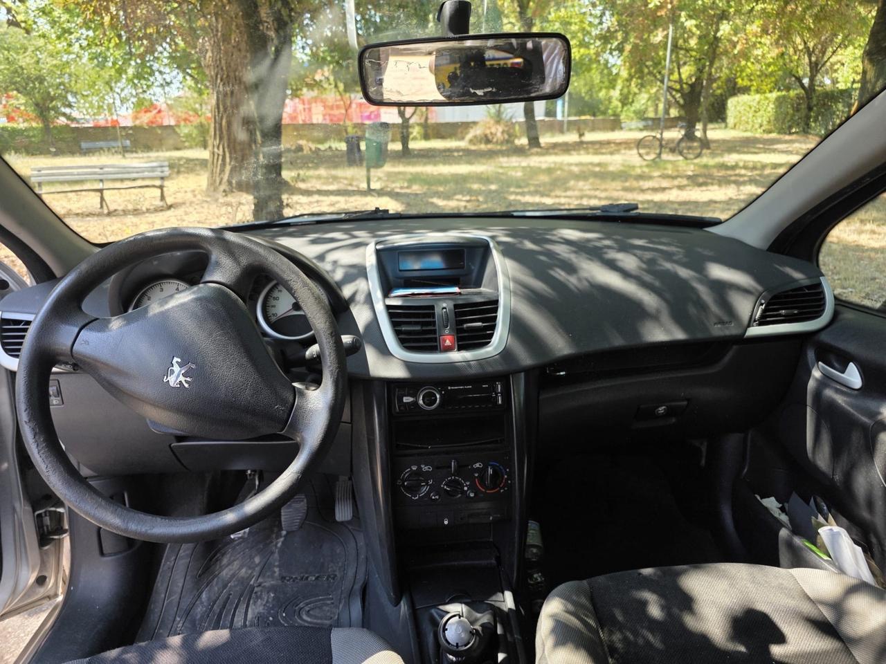 Peugeot 207 1.4 8V 75CV 5p. ONE Line