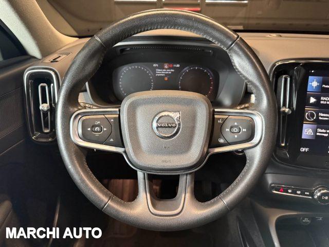 VOLVO XC40 T2 Momentum Pro