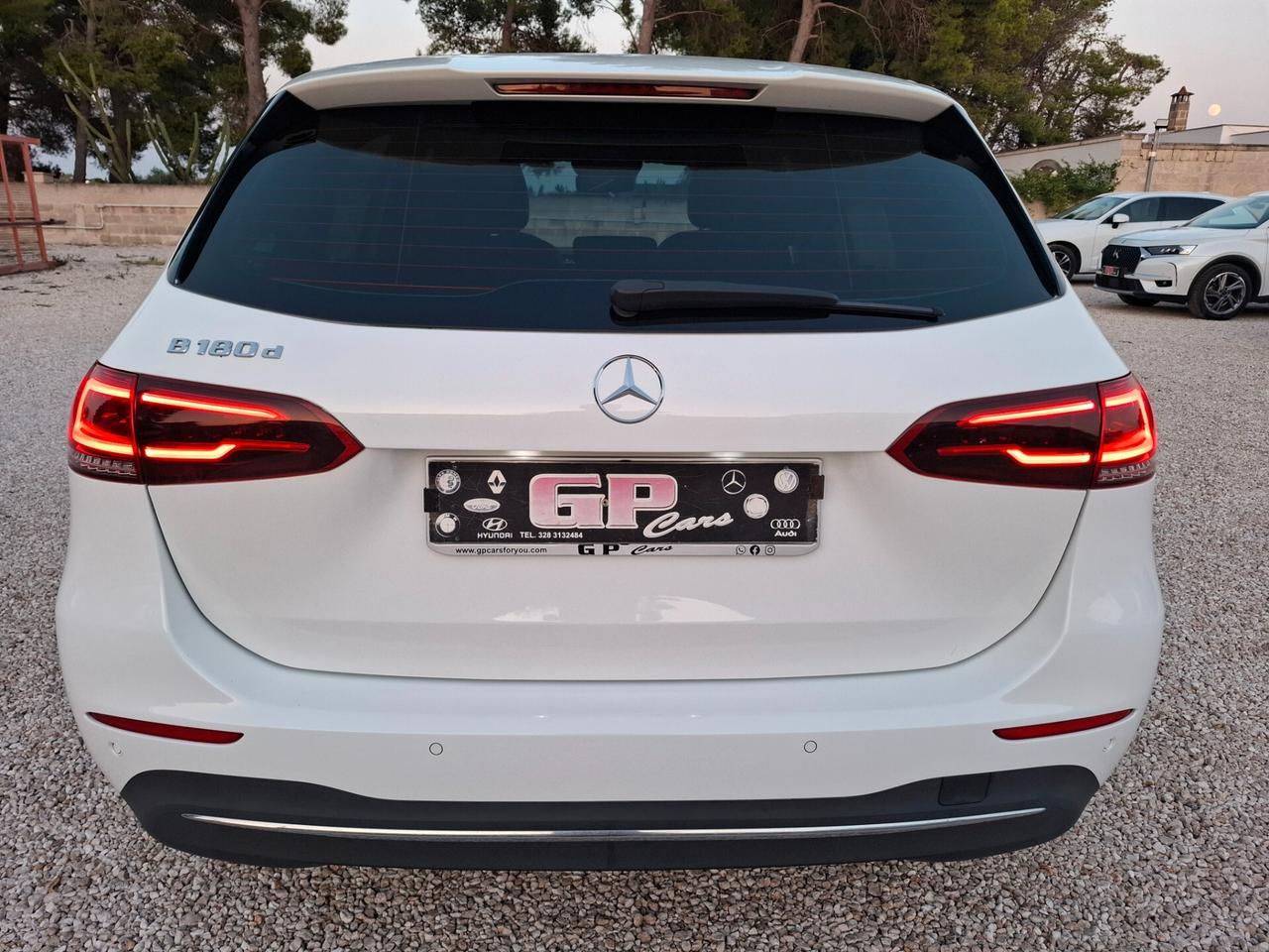 Mercedes B 180 d 115cv AUTOM. *NAVY-VIRTUAL- LED*