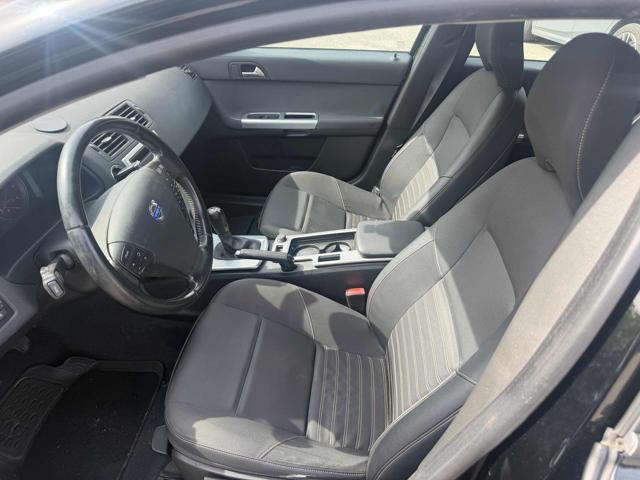 VOLVO V50 D2 R-design senza nessun lavoro da fare