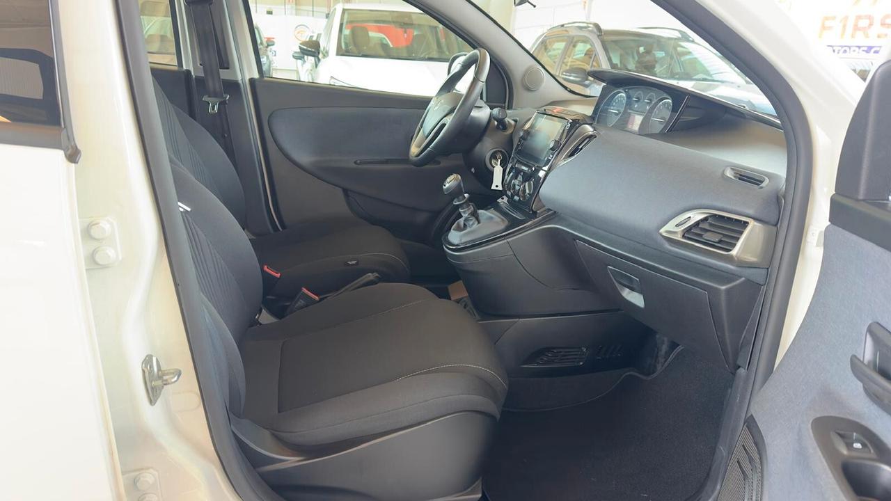 Lancia Ypsilon 1.0 FireFly 5 porte S&S Hybrid Ecochic A. Ferretti