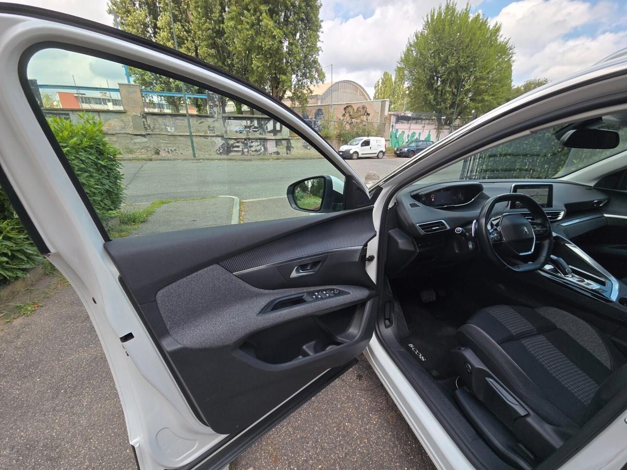 PEUGEOT 5008 1.5(130cv) BlueHdi Business (7posti)