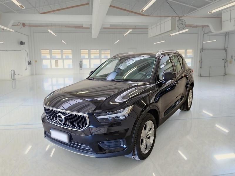 VOLVO XC40 T3 automatico Momentum Pro