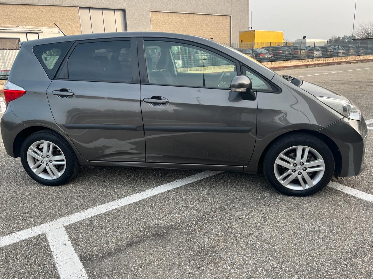 Toyota Verso-S 1.3 MT Active KM CERTIFIFCATI UNICO PROPRIETARIO*TETTO PANORAMICO*