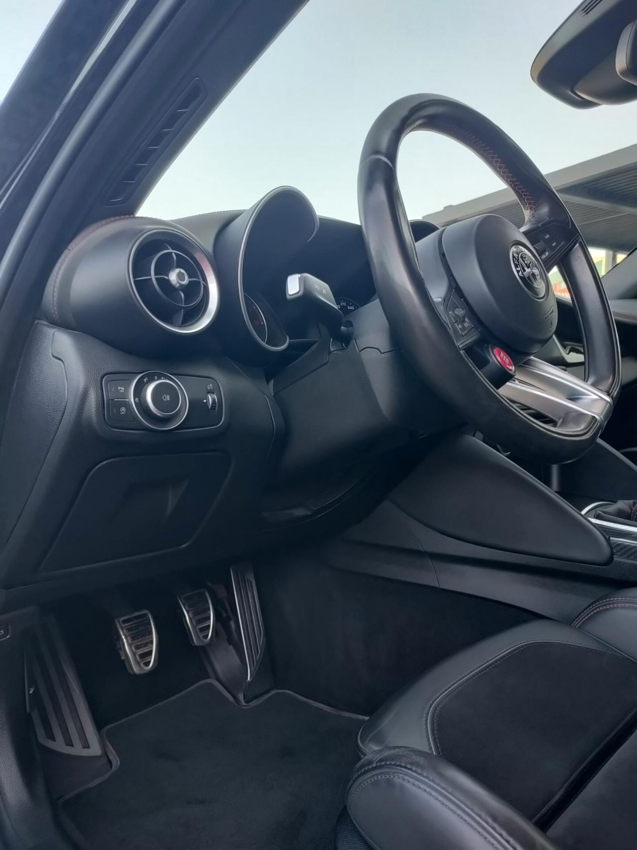 Alfa Romeo Giulia 2.9 T V6 Quadrifoglio