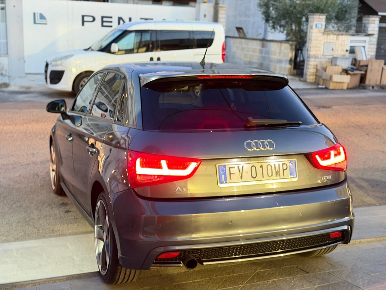 Audi A1 SPB 1.2 TFSI S-LINE-2012 LED/NAVI/ROTOR