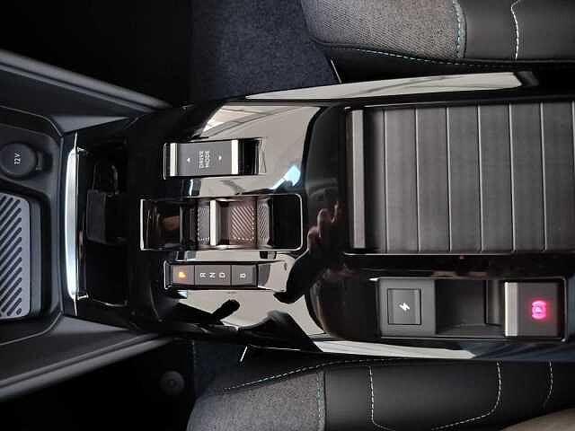 Citroen C4 motore elettrico 136 CV Shine