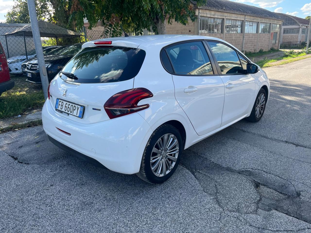 Peugeot 208 PureTech 82CV 5 porte Allure 2016