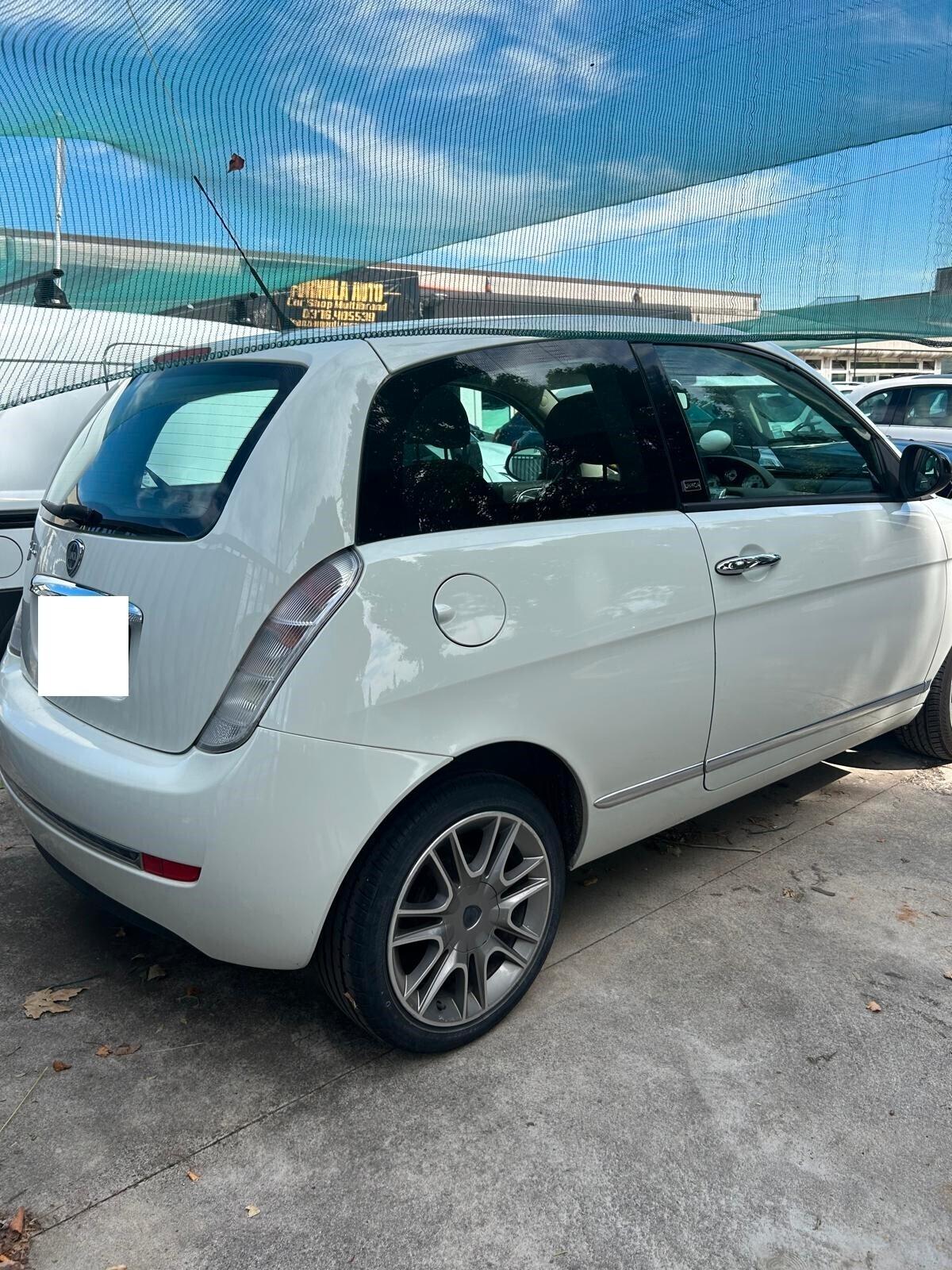 Lancia Ypsilon 1.2 Benzina 69 CV Unyca 3 porte ok neo patentati